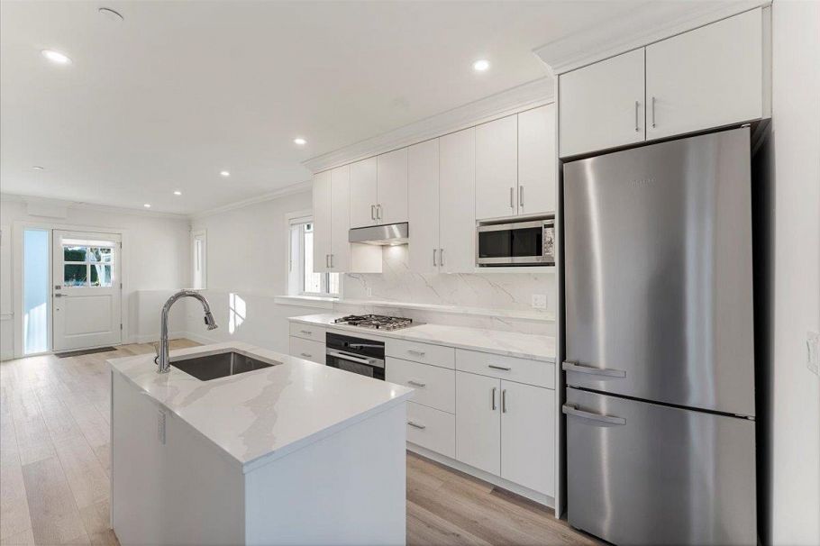 2229 W 16th Avenue Vancouver, BC - 13