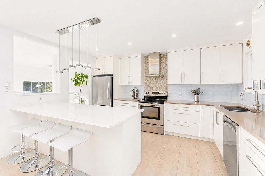 4072 Violet Street North Vancouver, BC - 11