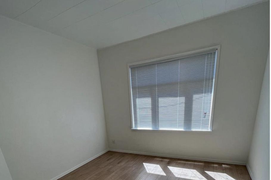 1039 E 41st Avenue Vancouver, BC - 16