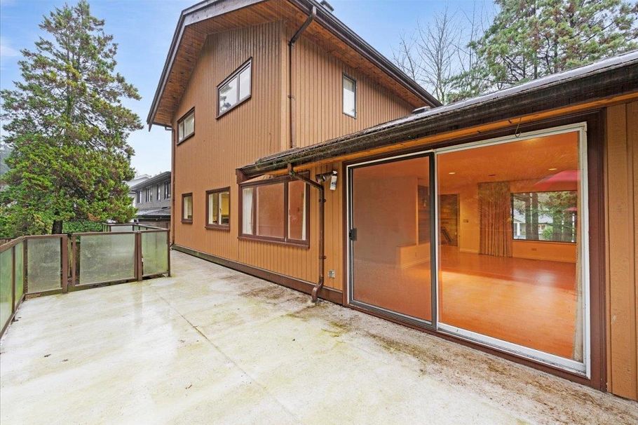 1064 Ruthina Avenue North Vancouver, BC - 37