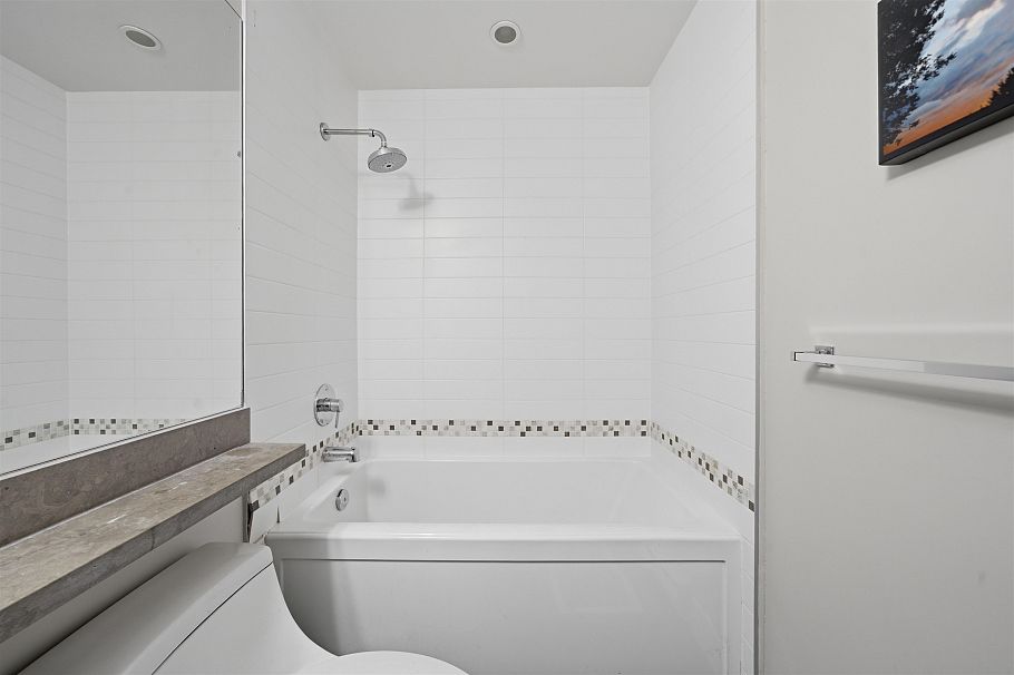 204 1273 Marine Drive North Vancouver, BC - 23