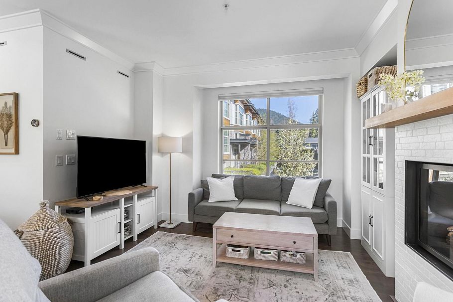 8 3025 Baird Road North Vancouver, BC - 9