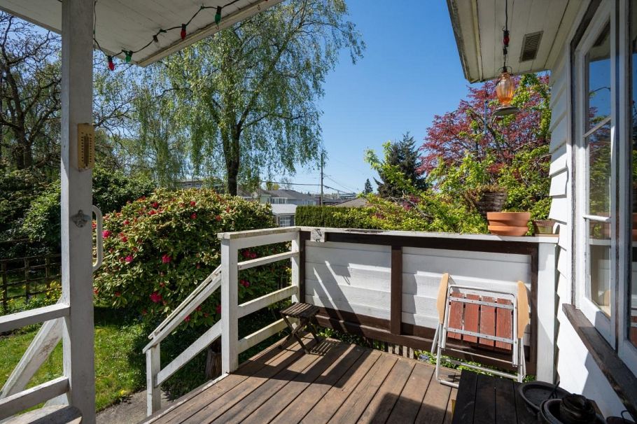 2396 W 18th Avenue Vancouver, BC - 25