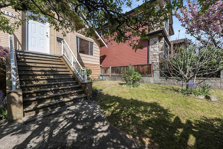 153 SE Marine Drive Vancouver, BC - 20