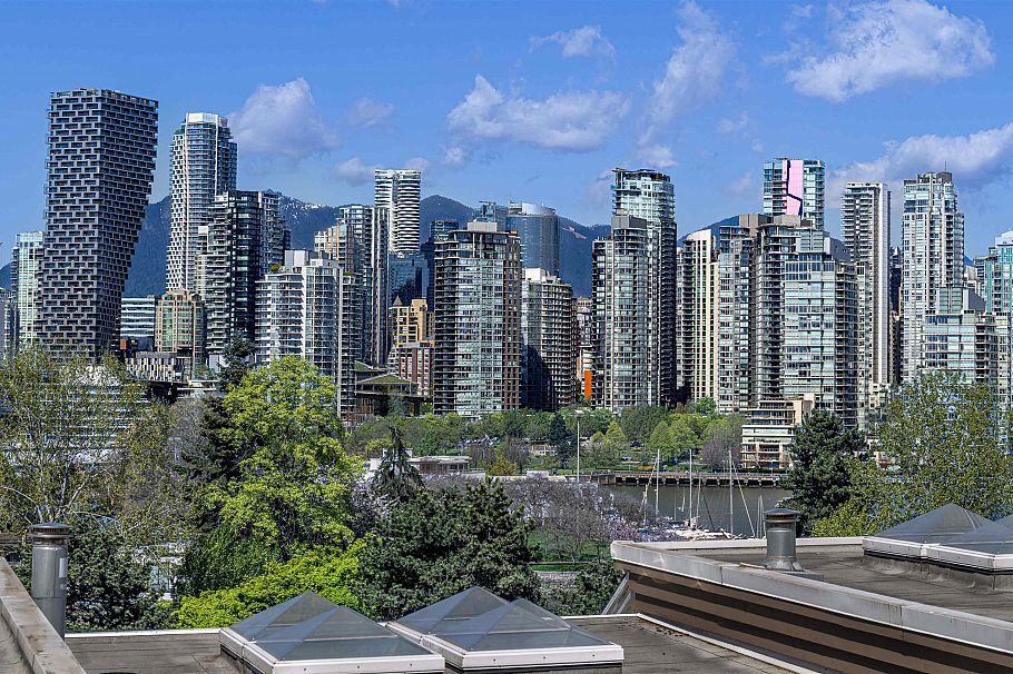 1261 W 7th Avenue Vancouver, BC - 1