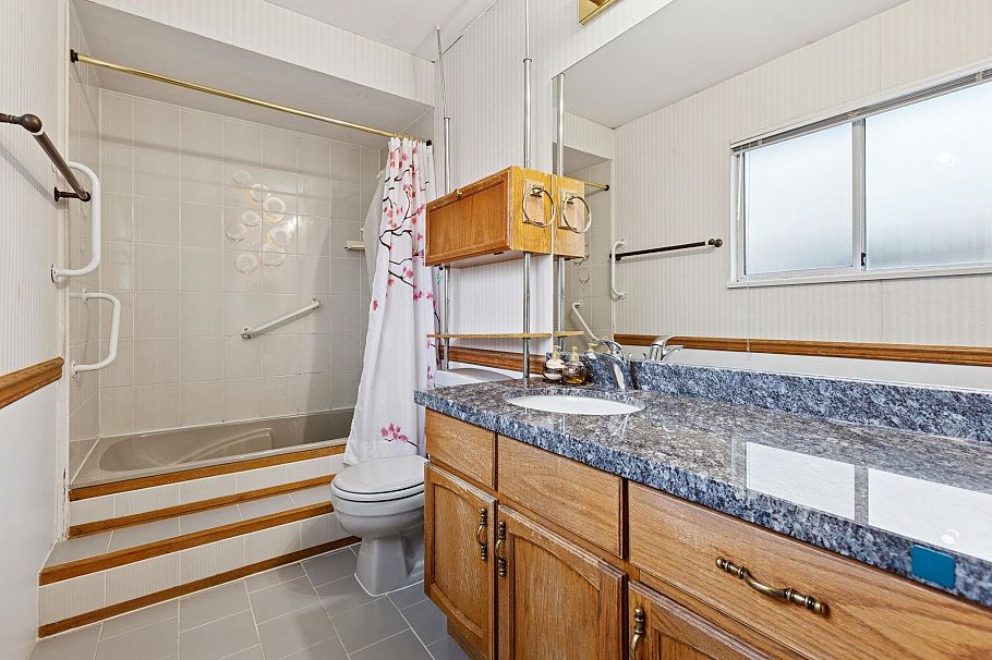 729 W 62nd Avenue Vancouver, BC - 16