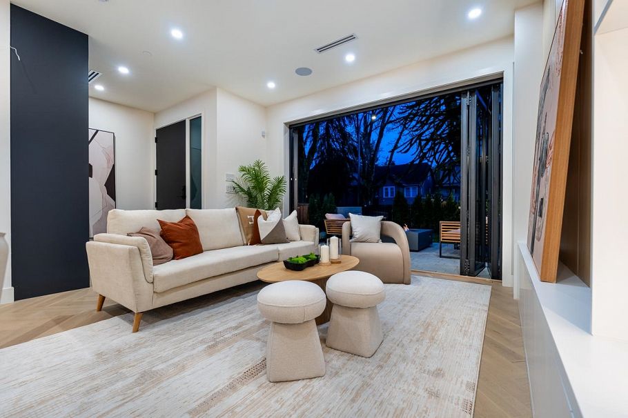 1 3345 W 13th Avenue Vancouver, BC - 13