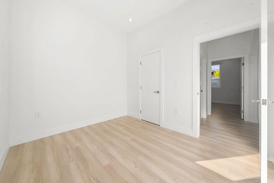 2 3583 Haida Drive Vancouver, BC - 31