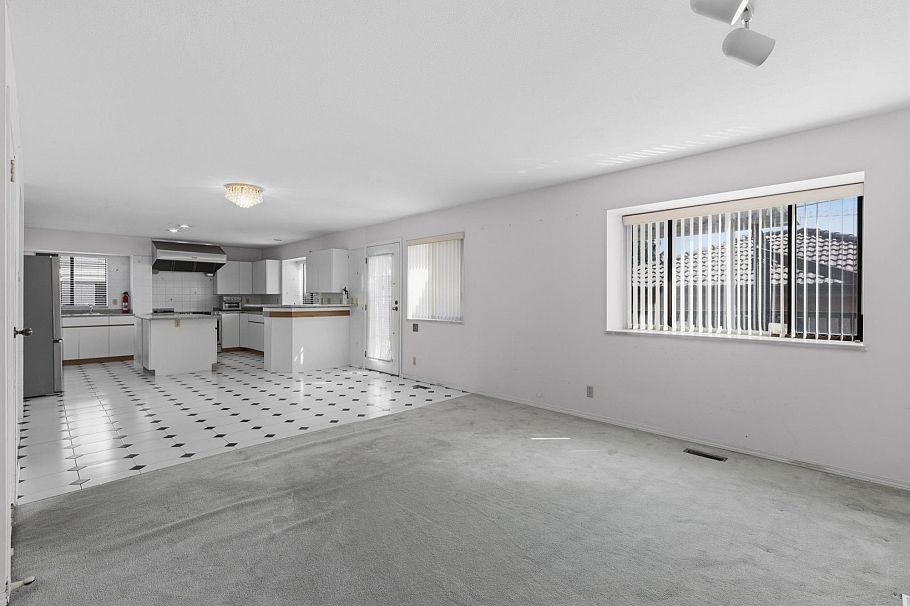 2778 E 47th Avenue Vancouver, BC - 8