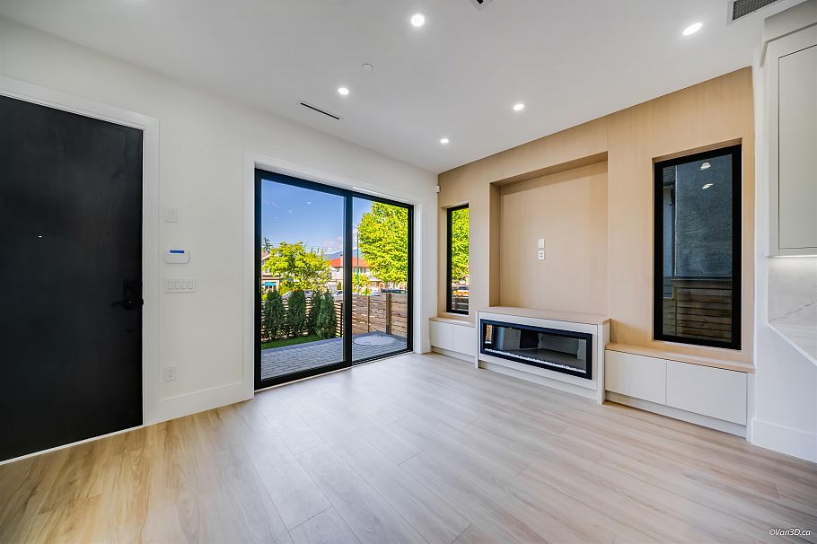 1 2636 Mcgill Street Vancouver, BC - 5