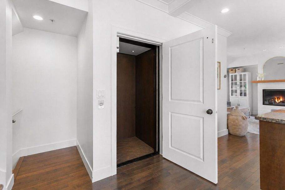 8 3025 Baird Road North Vancouver, BC - 15