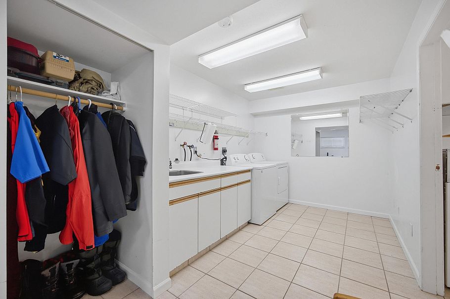 4057 Marine Drive Burnaby, BC - 23