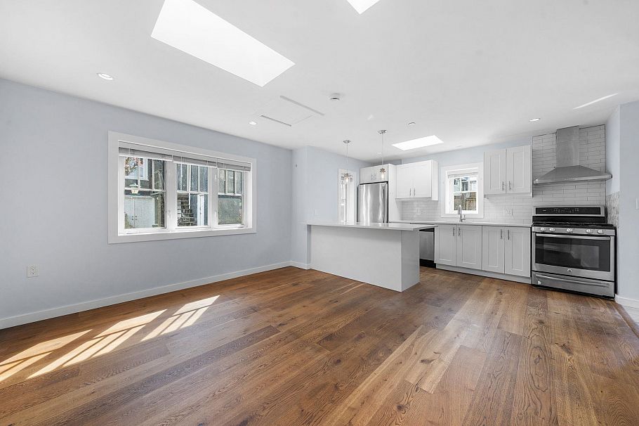 339 E 41st Avenue Vancouver, BC - 3