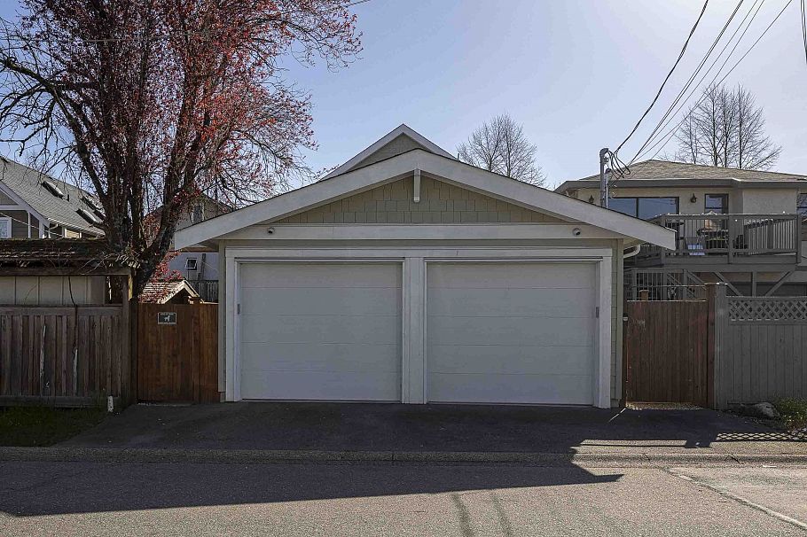 4327 Perry Street Vancouver, BC - 30