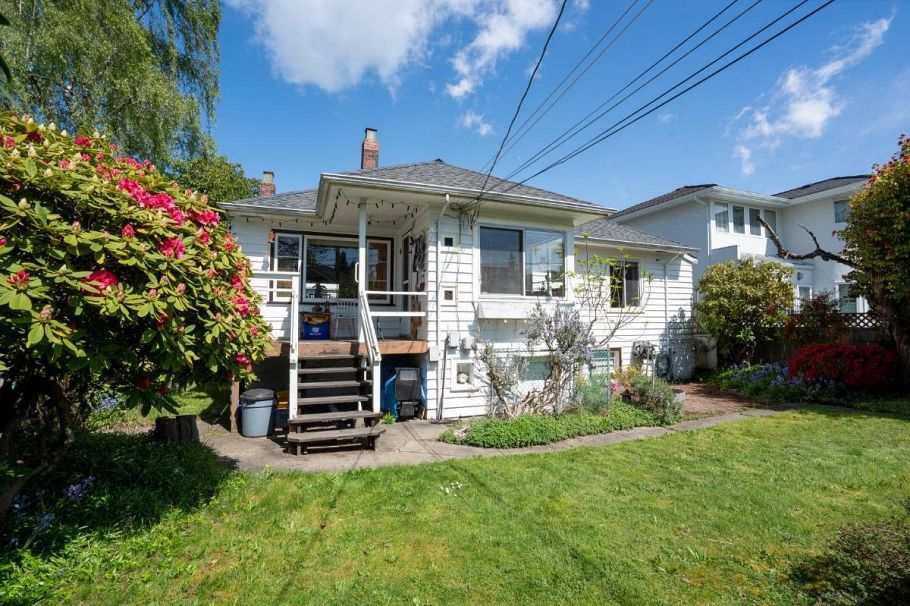 2396 W 18th Avenue Vancouver, BC - 29