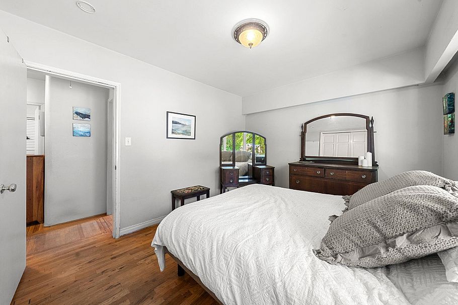 2010 Mackay Avenue North Vancouver, BC - 16