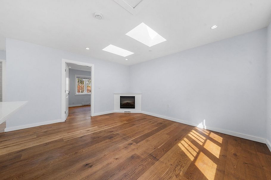 339 E 41st Avenue Vancouver, BC - 6