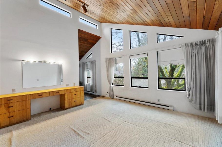 1064 Ruthina Avenue North Vancouver, BC - 23