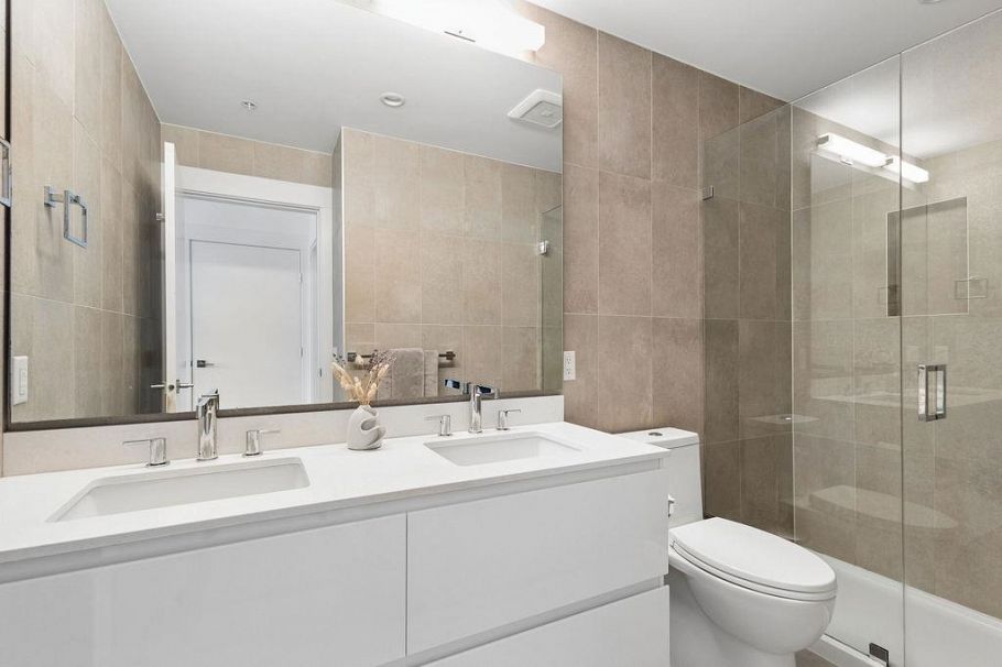 107 715 W 15th Street North Vancouver, BC - 17