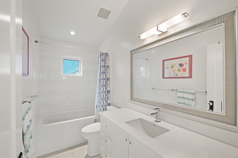 1008 E 14th Avenue Vancouver, BC - 24