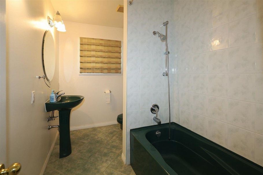 1563 E 59th Avenue Vancouver, BC - 5