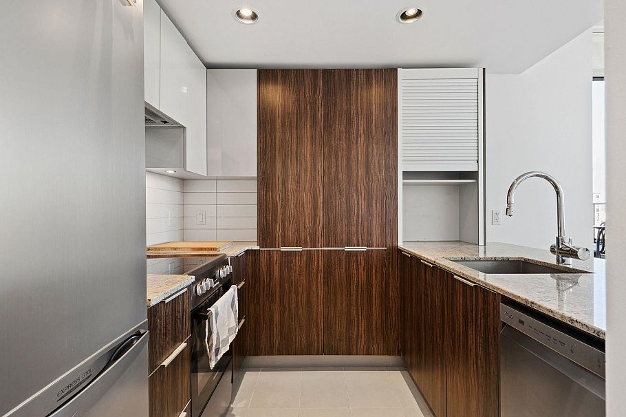 1906 1088 Richards Street Vancouver, BC - 12