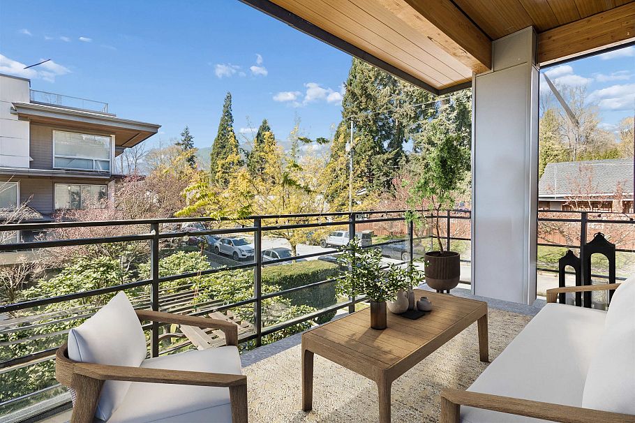 107 715 W 15th Street North Vancouver, BC - 4