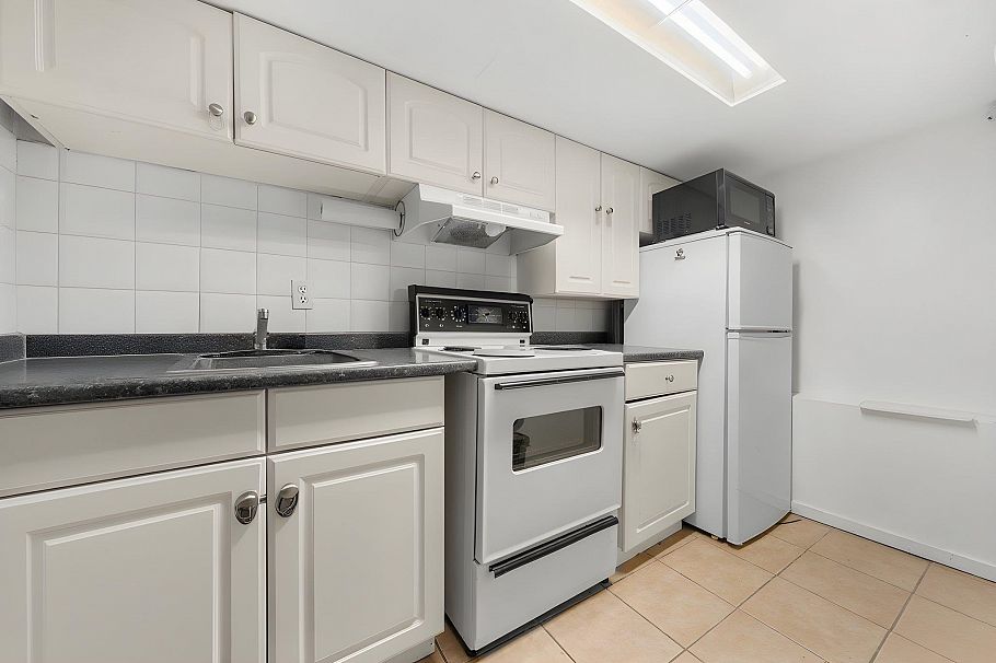 339 E 41st Avenue Vancouver, BC - 33