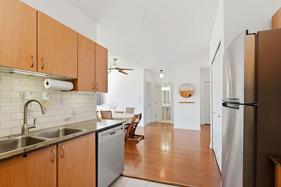 302 4479 W 10th Avenue Vancouver, BC - 17