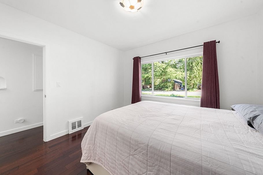 2195 Cortell Street North Vancouver, BC - 30