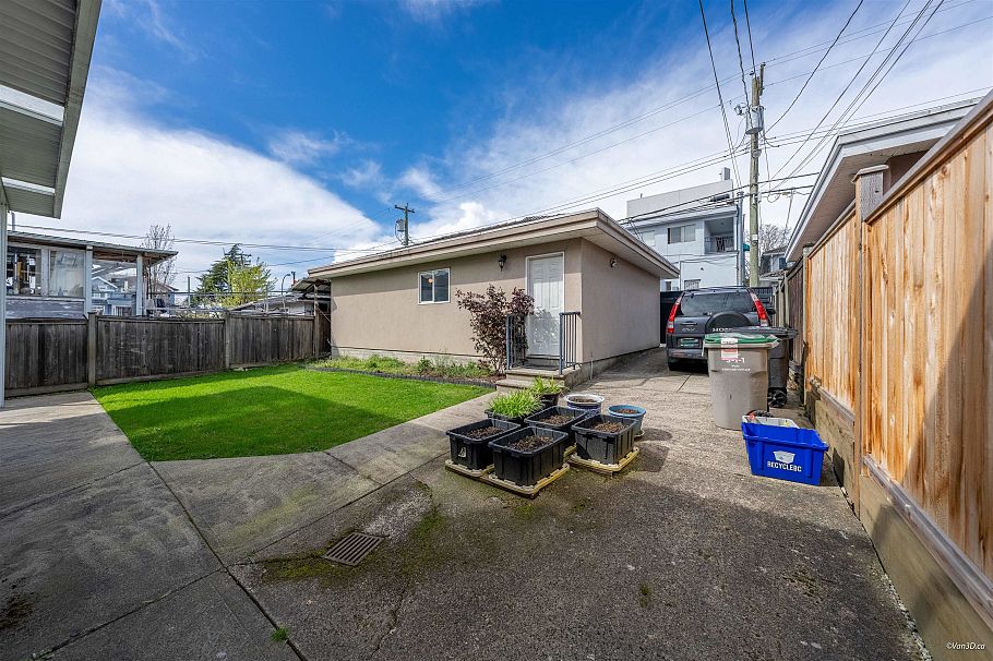 1437 E 58th Avenue Vancouver, BC - 34