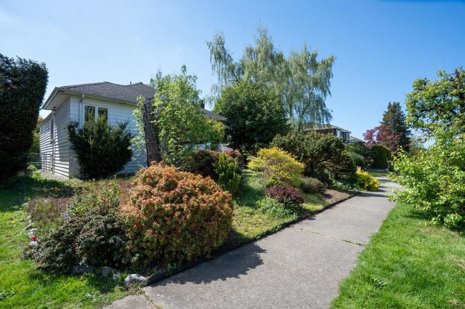 2396 W 18th Avenue Vancouver, BC - 31