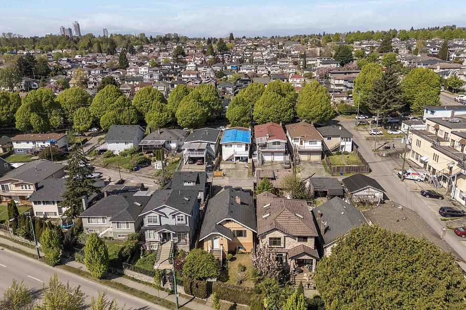 153 SE Marine Drive Vancouver, BC - 28