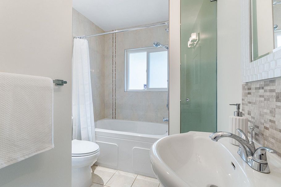 744 Kilkeel Place North Vancouver, BC - 16