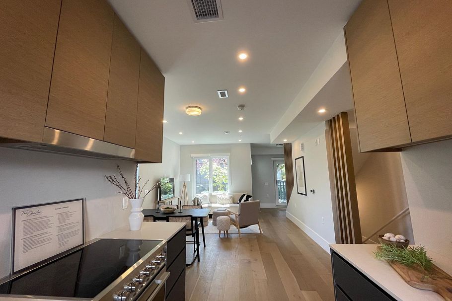 1341 E 21st Avenue Vancouver, BC - 11