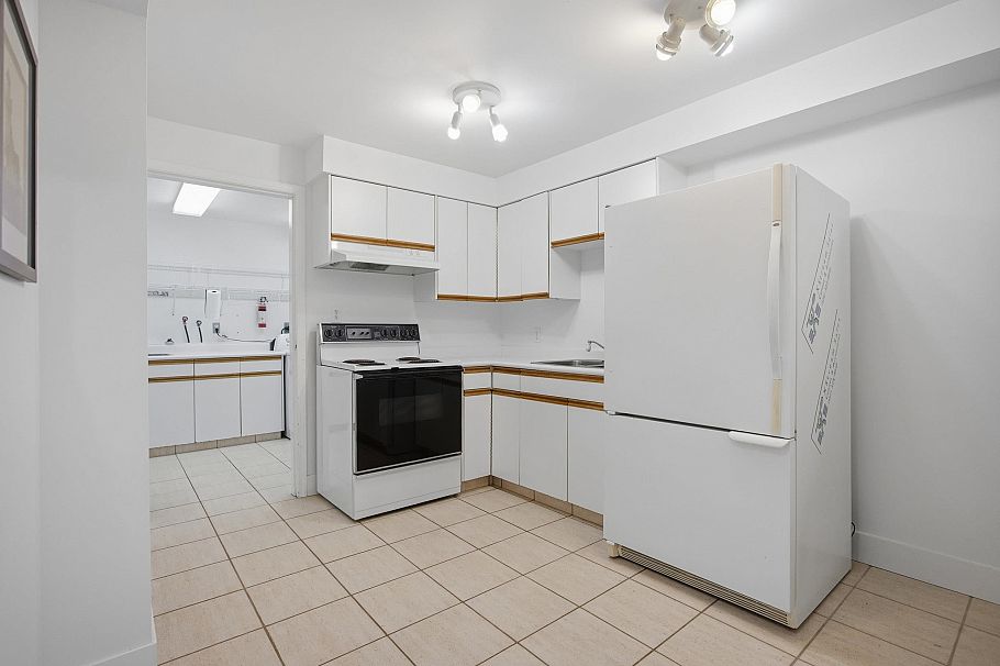 4057 Marine Drive Burnaby, BC - 27