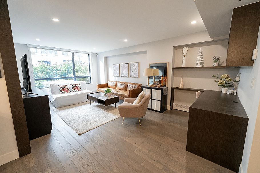 201 289 Drake Street Vancouver, BC - 1