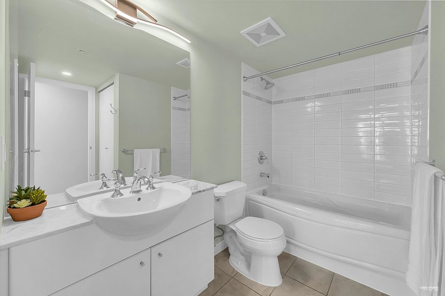 1206 188 E Esplanade North Vancouver, BC - 4