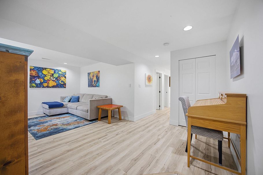 4057 Marine Drive Burnaby, BC - 25