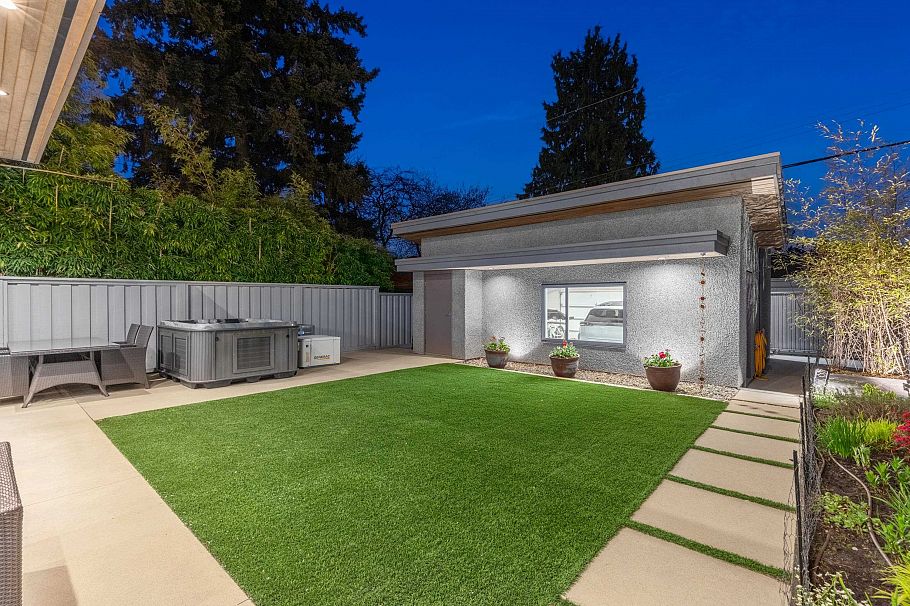 315 E 20th Street North Vancouver, BC - 3