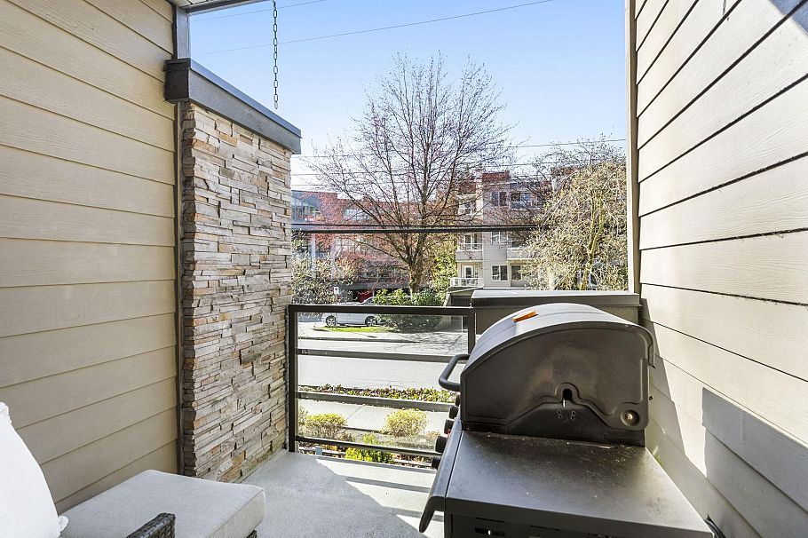 8 3025 Baird Road North Vancouver, BC - 23