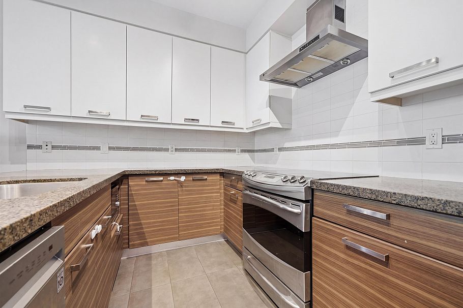 204 1273 Marine Drive North Vancouver, BC - 13