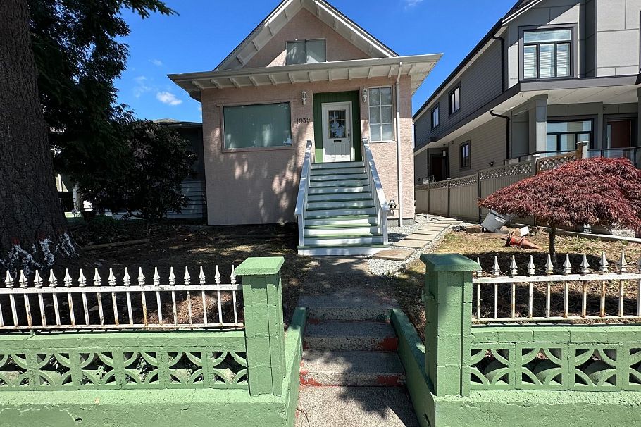 1039 E 41st Avenue Vancouver, BC - 1
