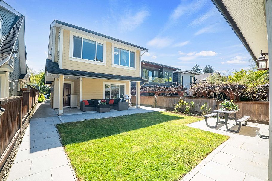 318 W 18th Street North Vancouver, BC - 29