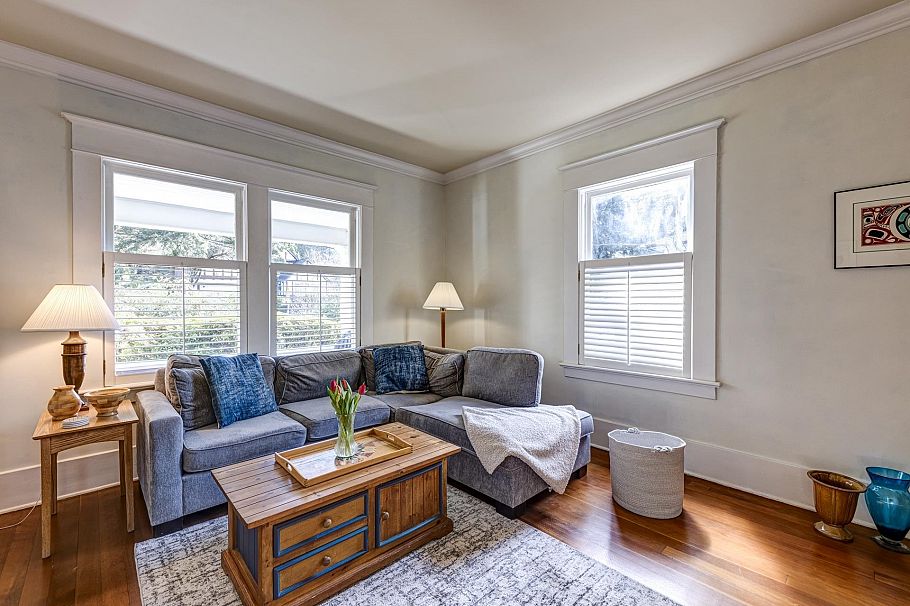 3039 St. Georges Avenue North Vancouver, BC - 4