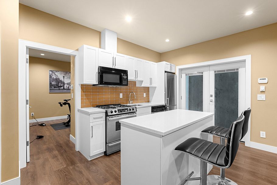 315 E 20th Street North Vancouver, BC - 29