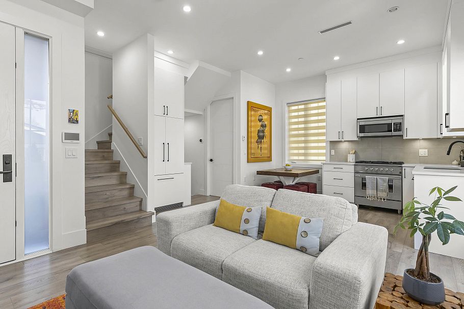 4327 Perry Street Vancouver, BC - 3