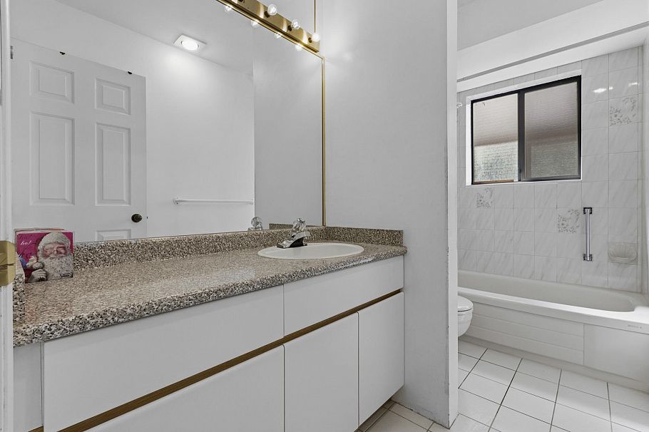 2778 E 47th Avenue Vancouver, BC - 18