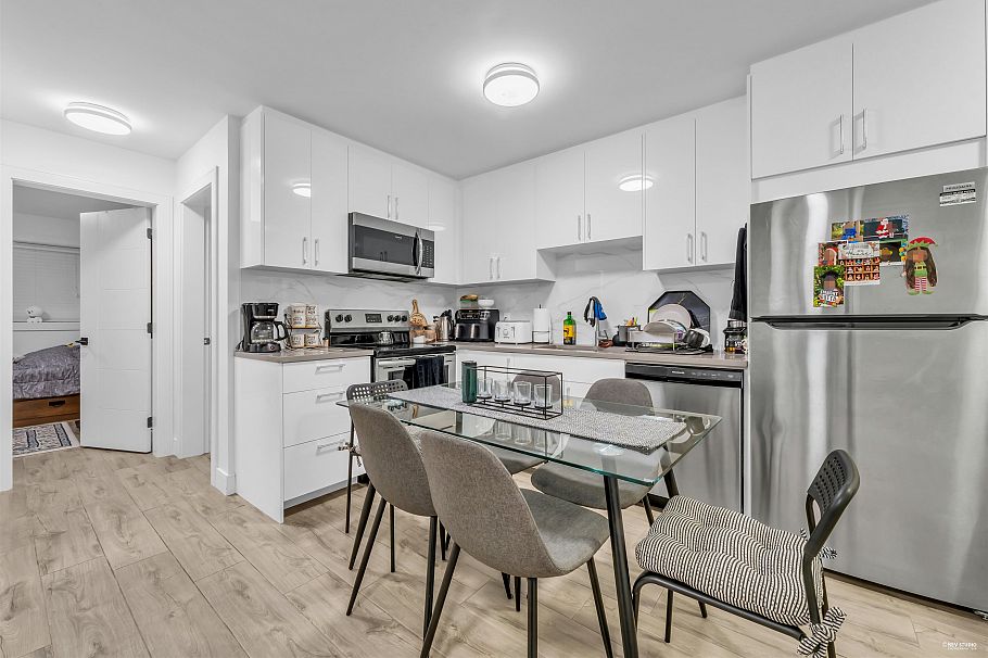 929 Canyon Boulevard North Vancouver, BC - 26