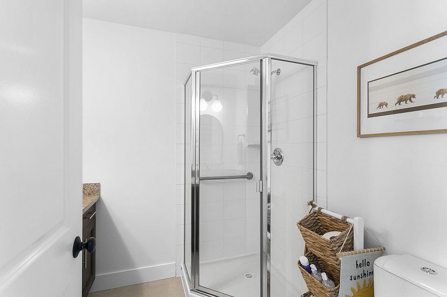 8 3025 Baird Road North Vancouver, BC - 32